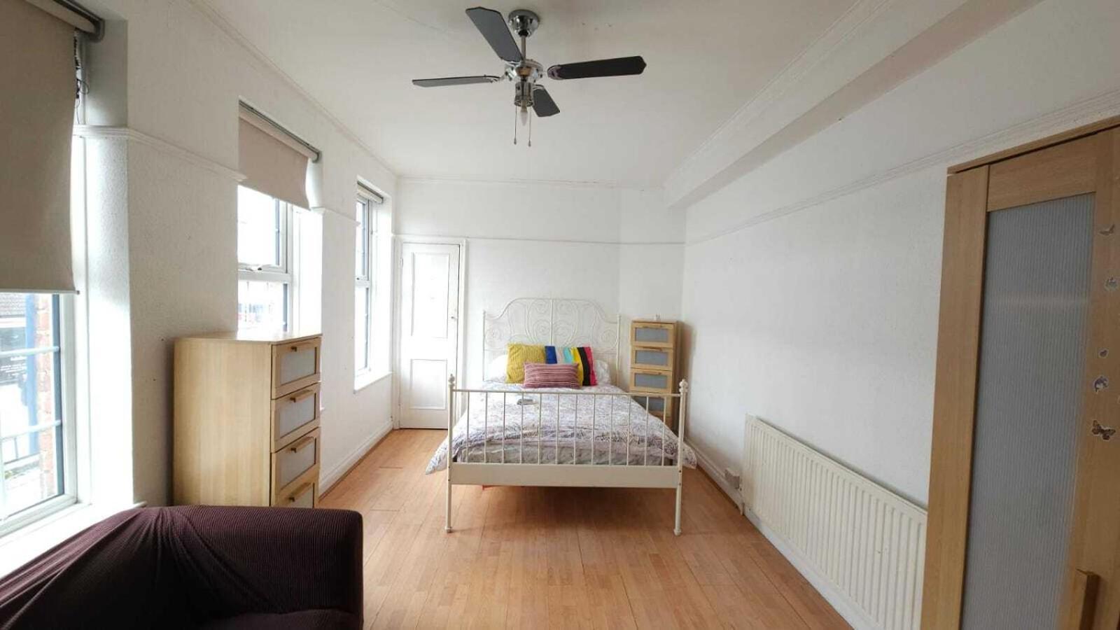 London Edgware Station Apartment Szoba fotó